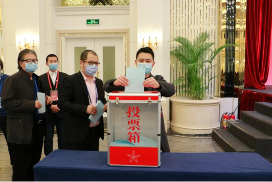 中國演藝設(shè)備技術(shù)協(xié)會第七屆第一次會員代表暨第一次理事會議在廣州成功舉辦。祝賀恩平市海天電子科技有限公司成為中國演藝設(shè)備技術(shù)協(xié)會第七屆常務(wù)理事單位。